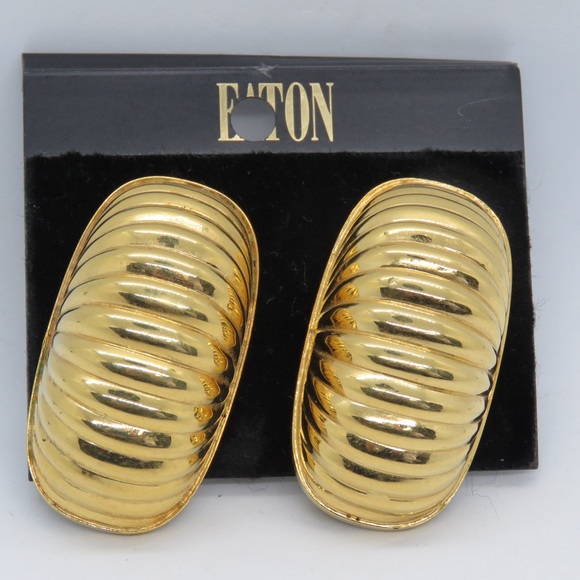 Vintage Designer Gold 2” Ribbed SHRIMP Clip On Earrings Tokens Of Gilt 80s/90s - Picture 2 of 6